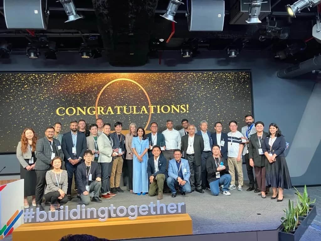 Cloud Ace team celebrating at the Google JAPAC Partner Forum 2025